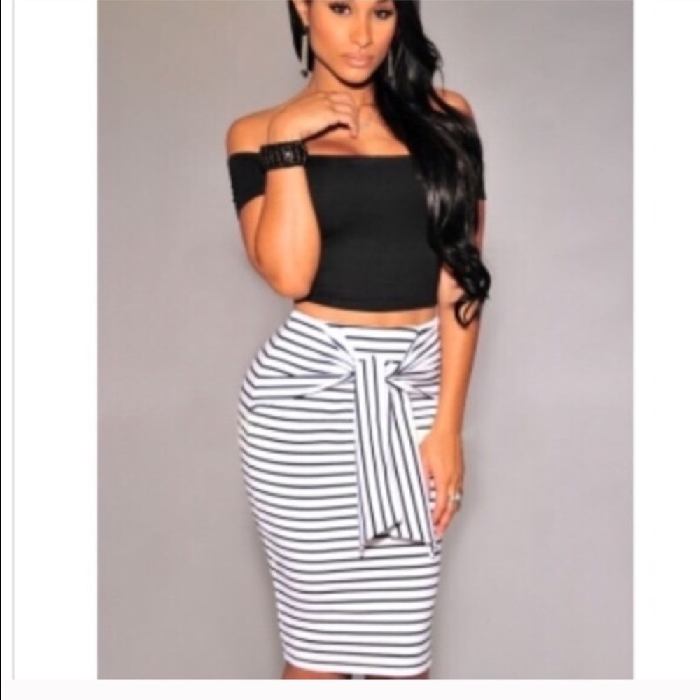 Black and white stripe pencil midi skirt small NWOT